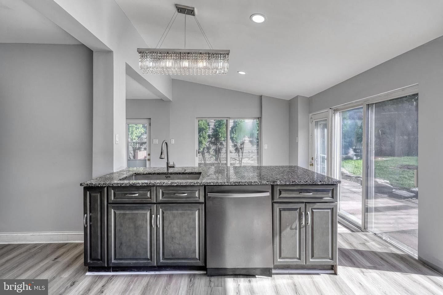 945 Cornwall Road photo 25