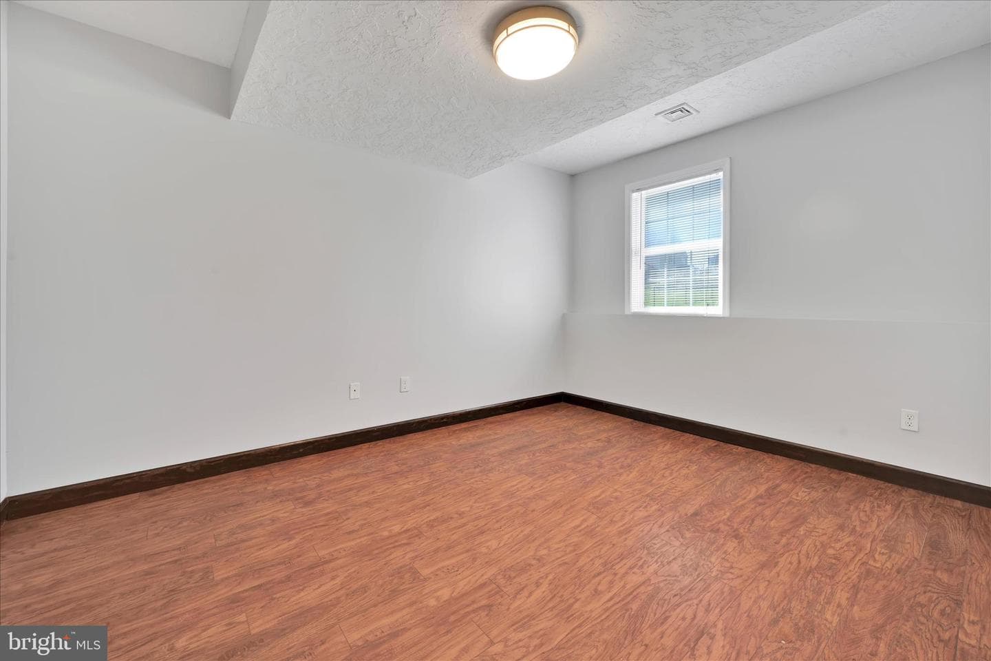1535 Sholly Avenue photo 23