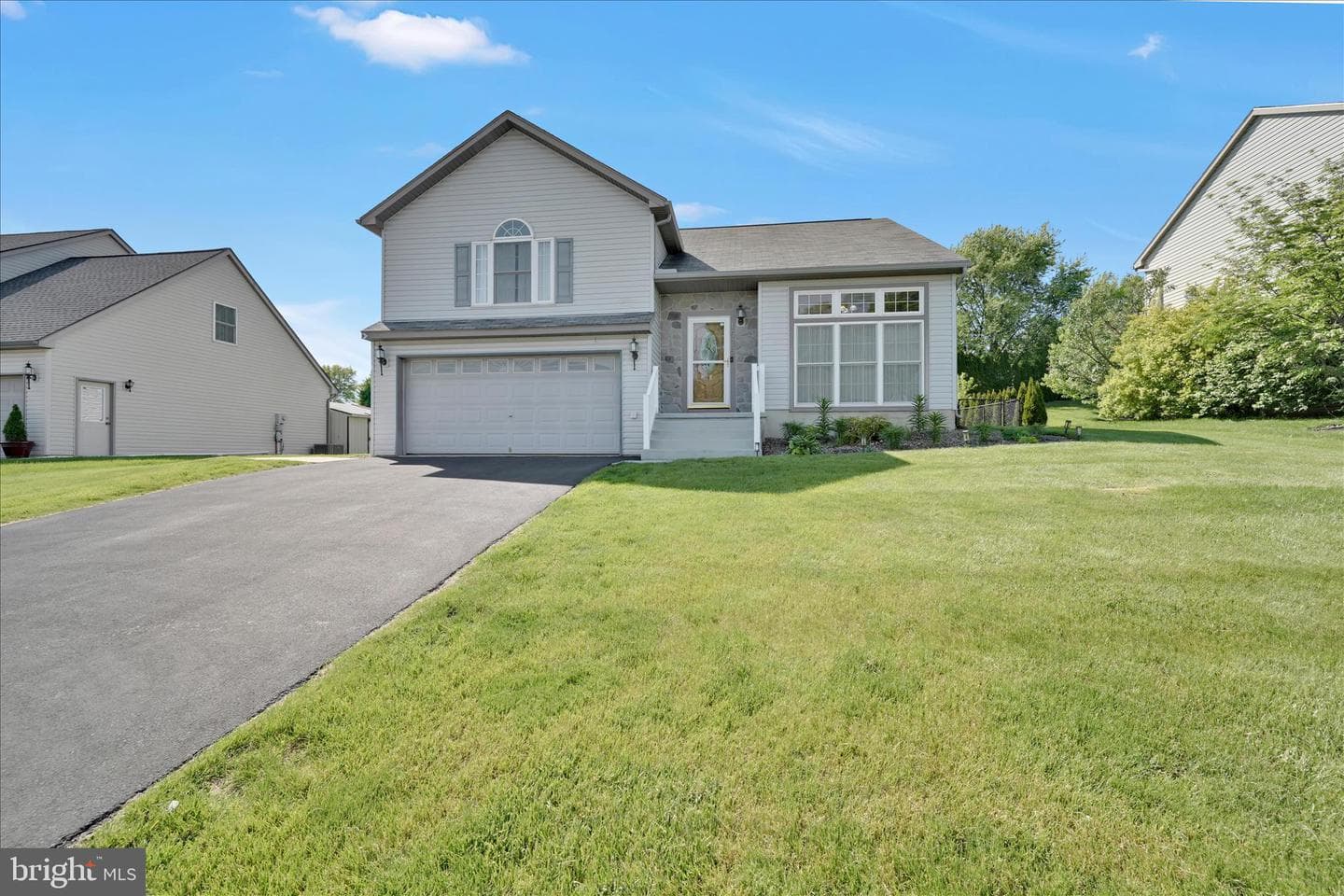 1535 Sholly Avenue photo 3