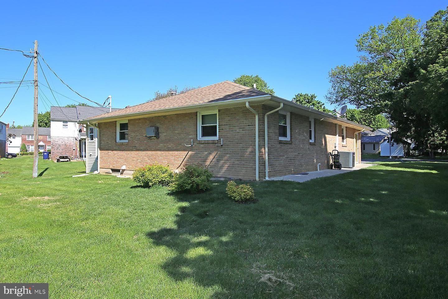 1634 Elm Street photo 3