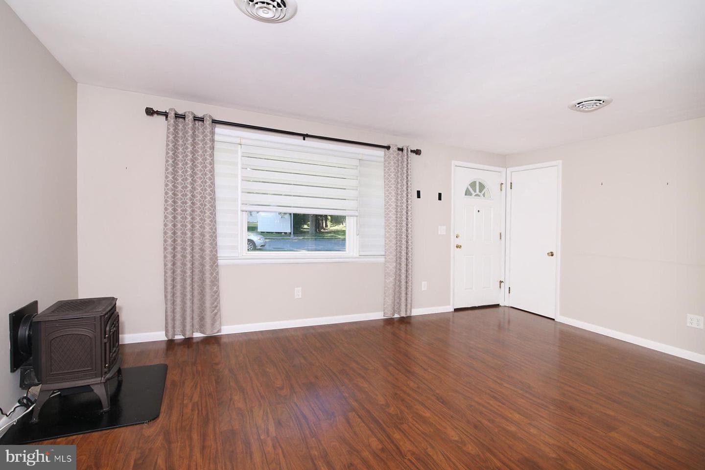 1634 Elm Street photo 8