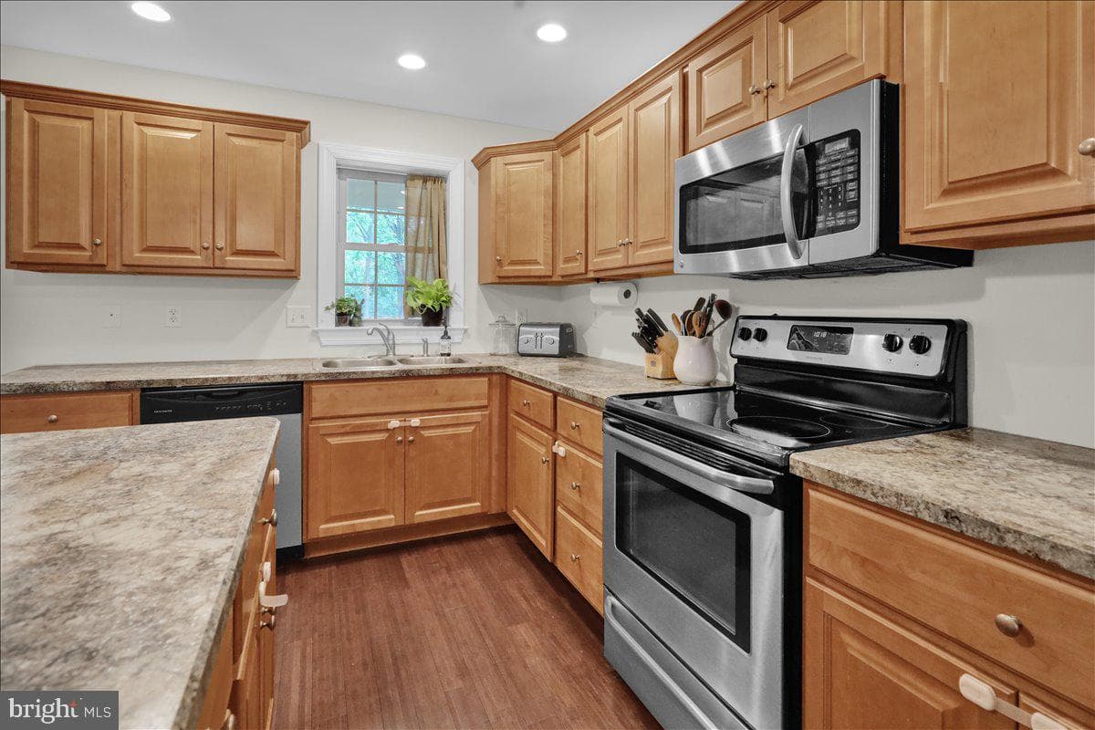 368 Granite Street photo 9