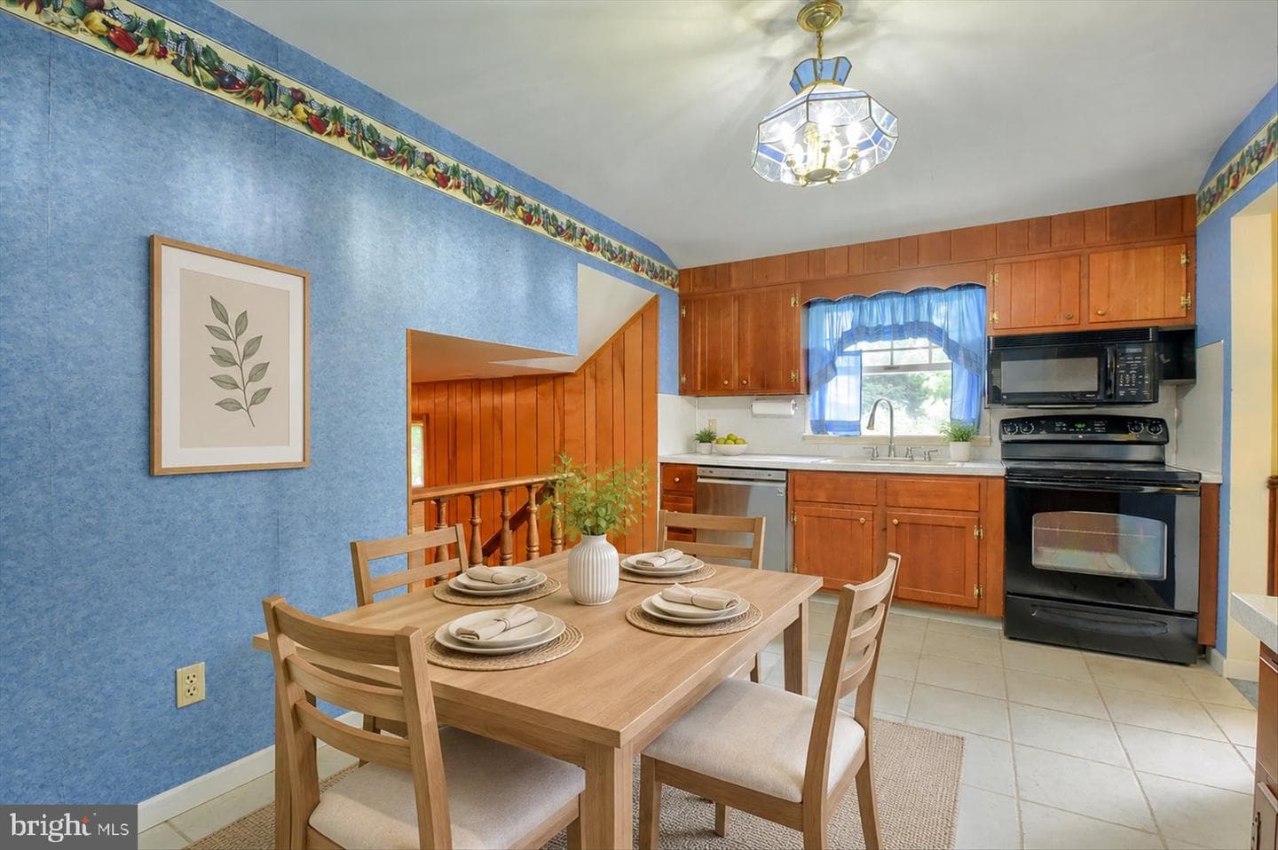 830 King Street photo 21