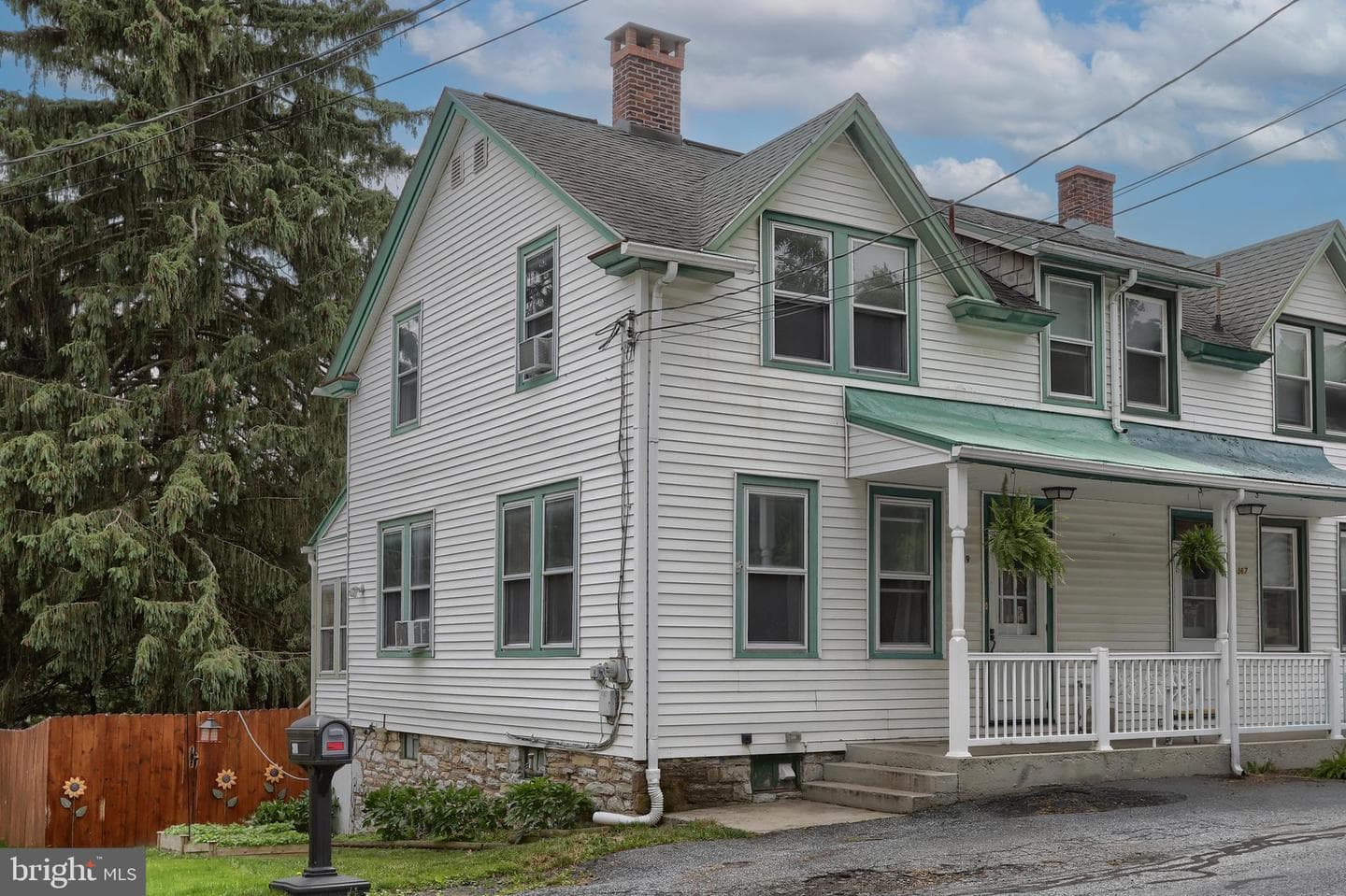 369 Boyd Street