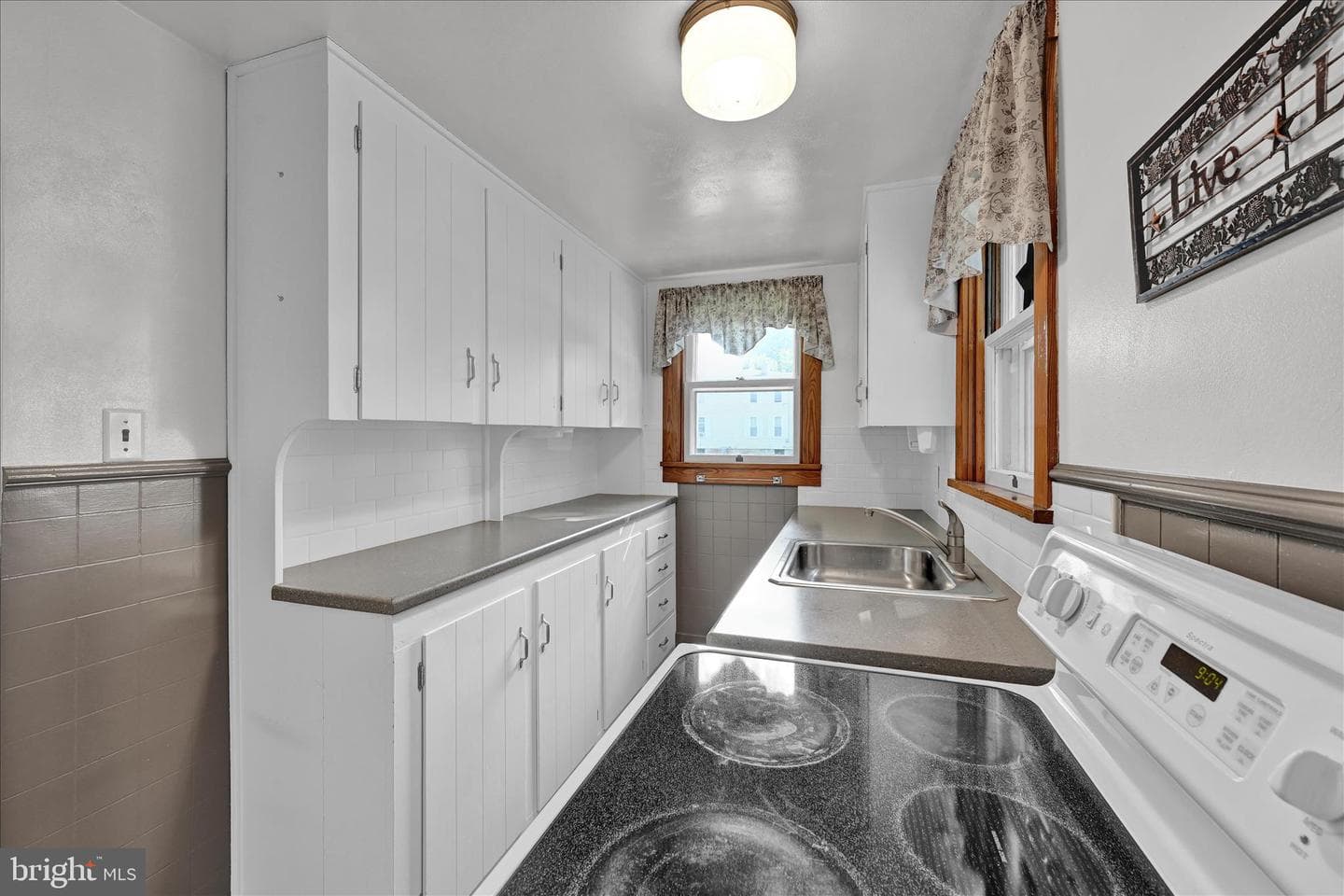 1910 E Cumberland photo 11