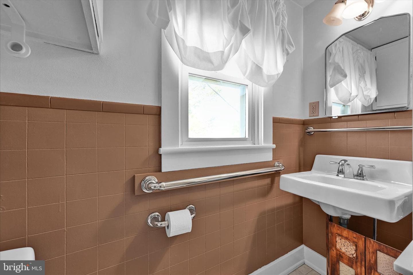 1910 E Cumberland photo 22