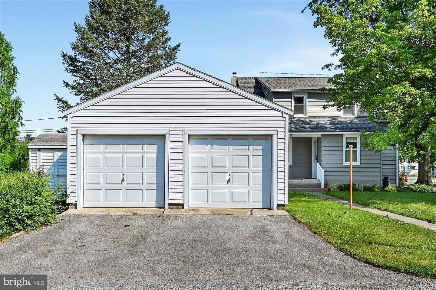 1910 E Cumberland photo 27