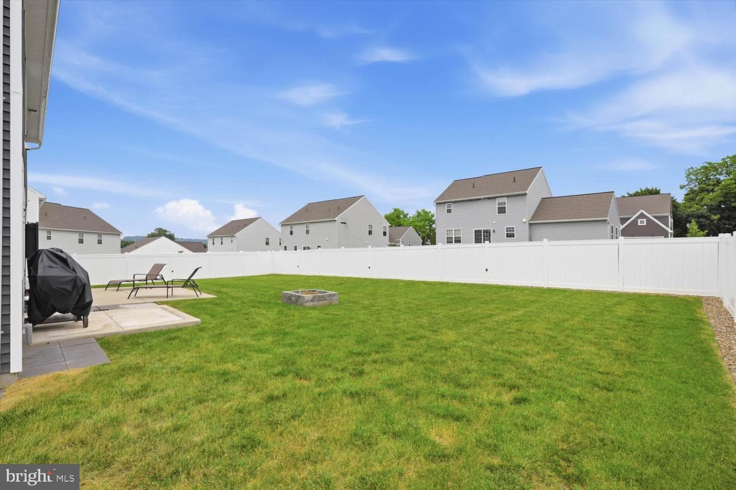 572 Nottingham Way photo 33