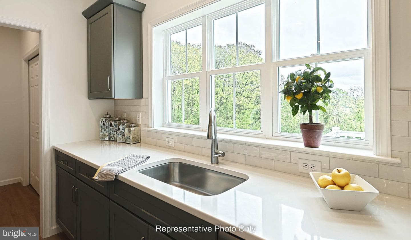 127 Alexandria Drive photo 8