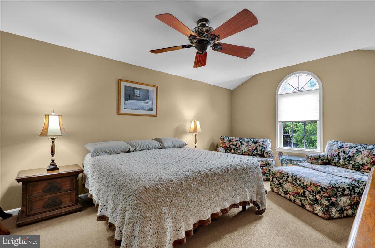 128 Macintosh Drive photo 17