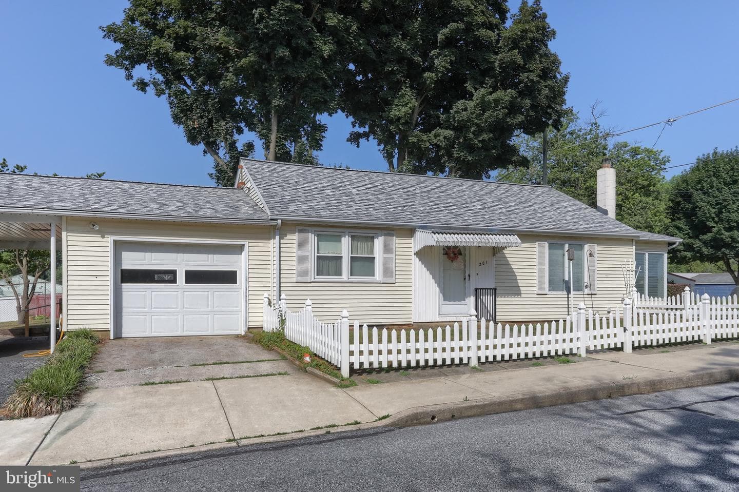 201 S Hetrick Avenue photo 3