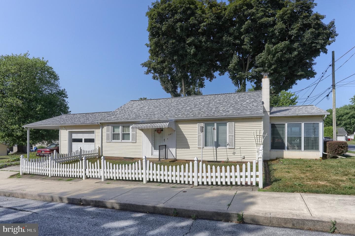 201 S Hetrick Avenue photo 4