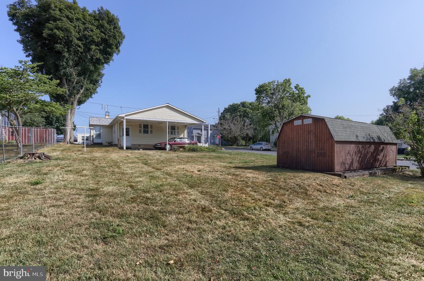 201 S Hetrick Avenue photo 40