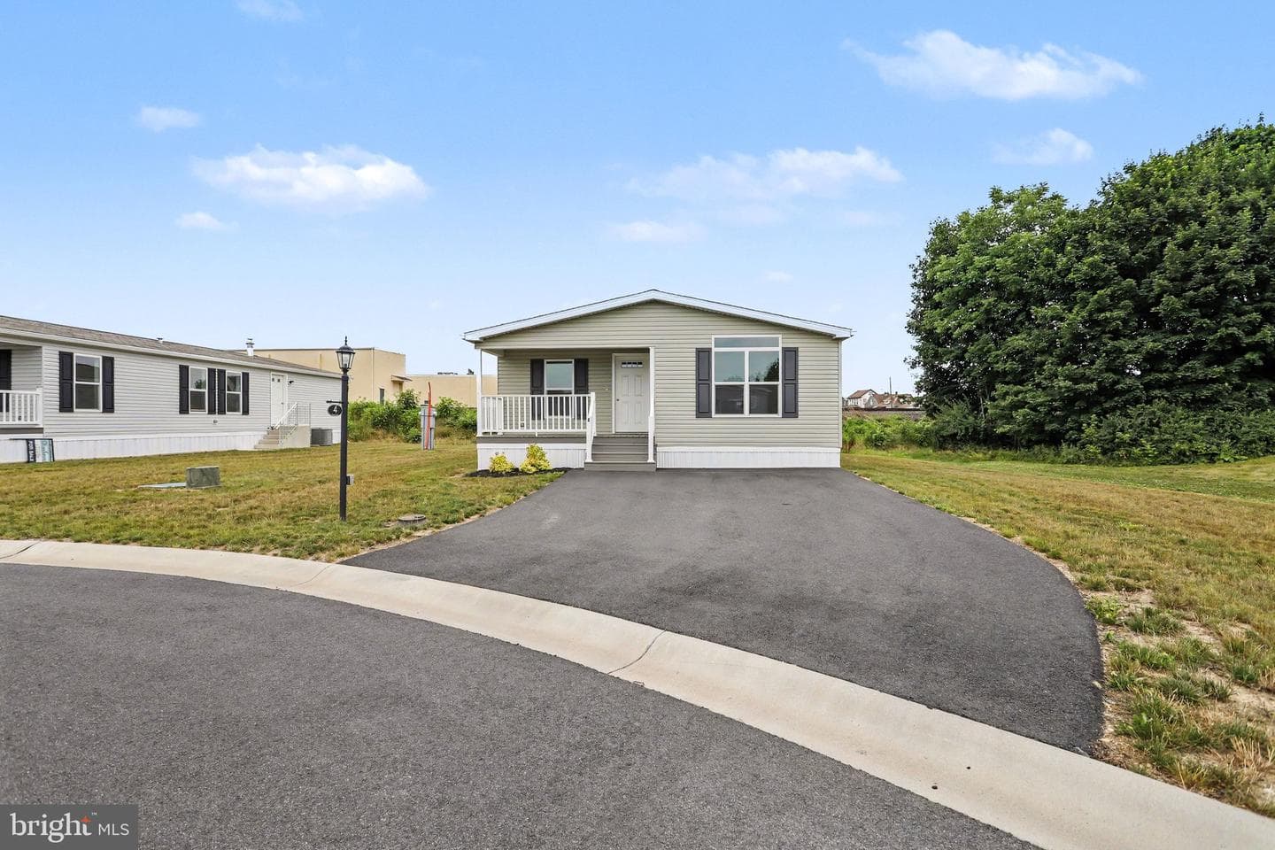 61 Evergreen Aly photo 3