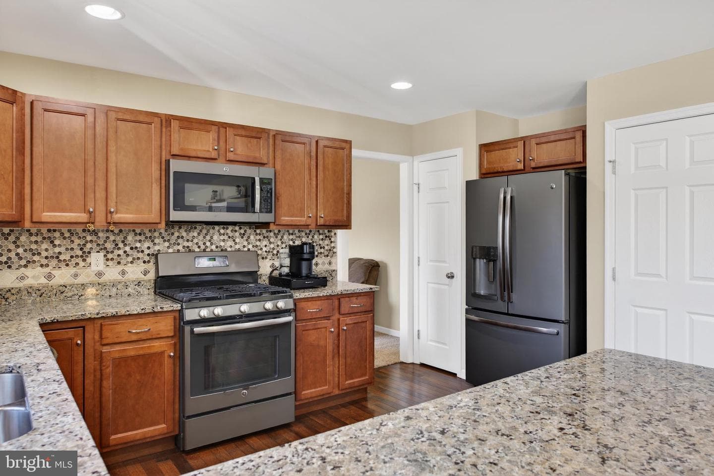 13 Blue Jay Way photo 16