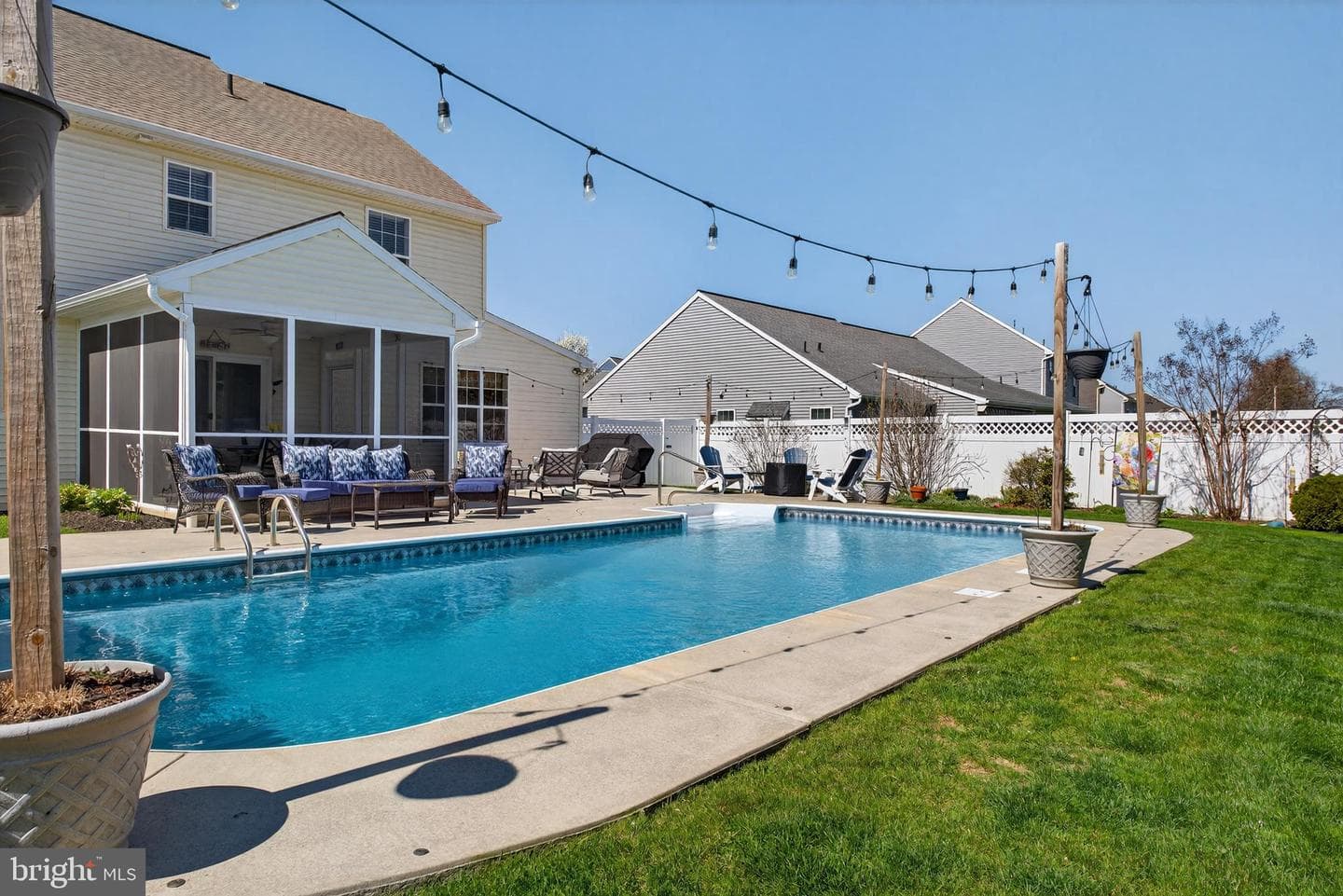 13 Blue Jay Way photo 47