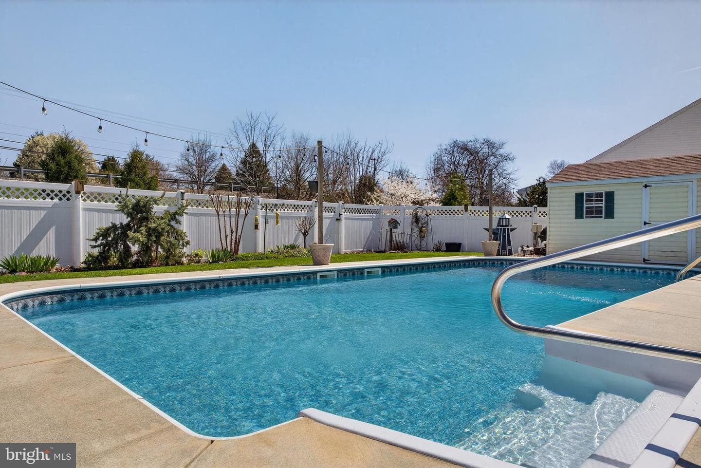 13 Blue Jay Way photo 52