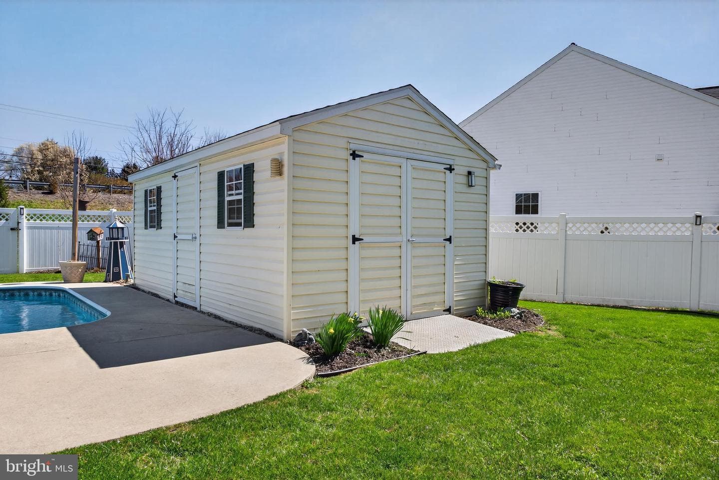 13 Blue Jay Way photo 53