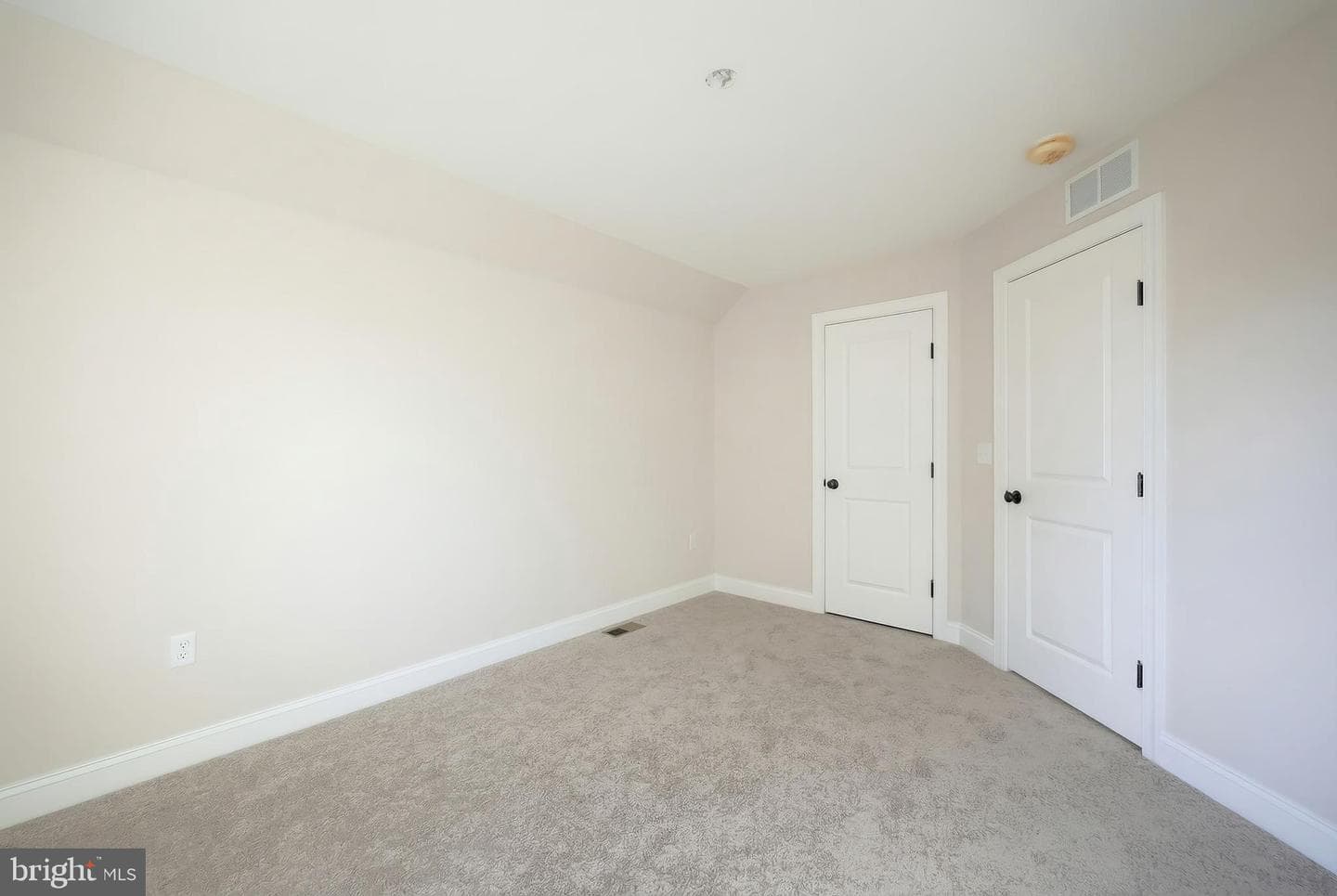 122 Alexandria Drive photo 35