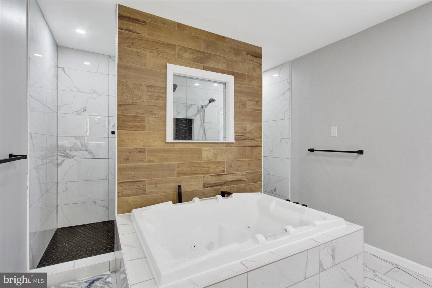 627 Saddle Road photo 27