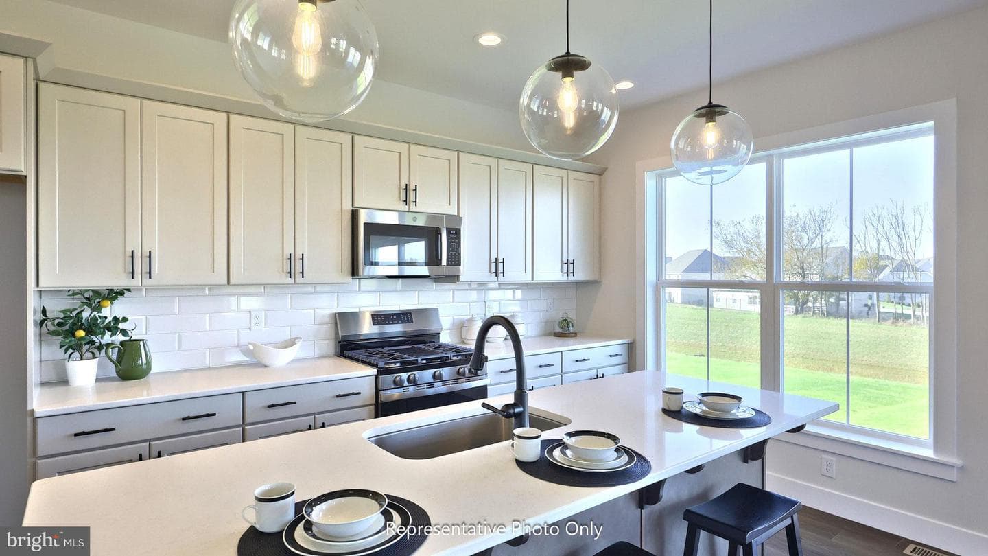52 Canterbury Lane photo 9