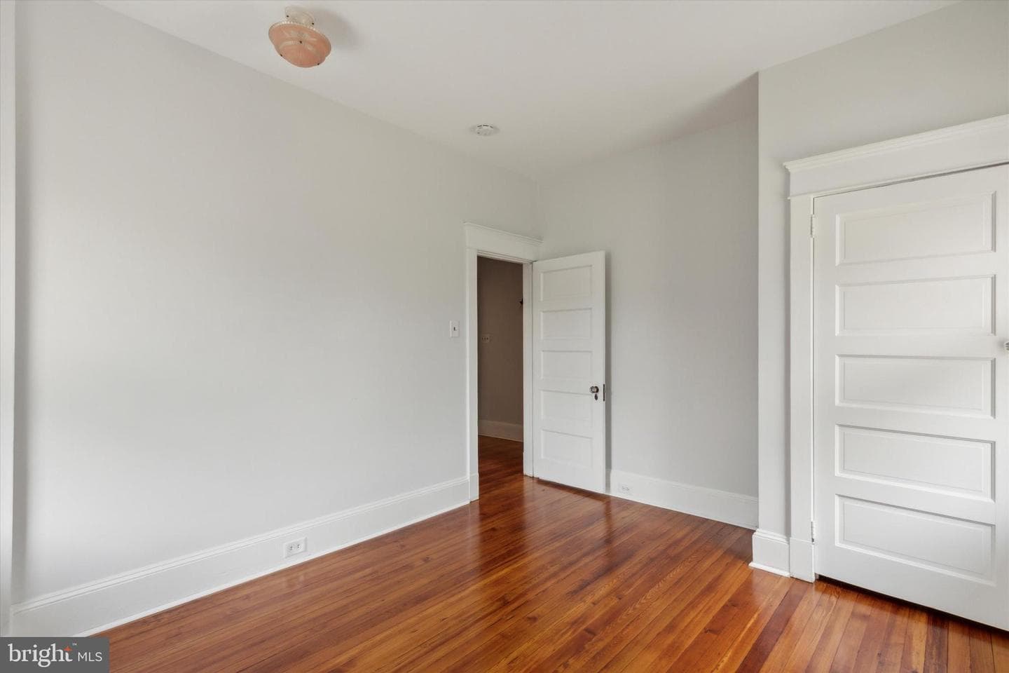 28 Grove Avenue photo 11