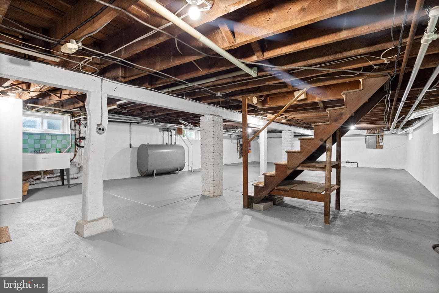 28 Grove Avenue photo 25