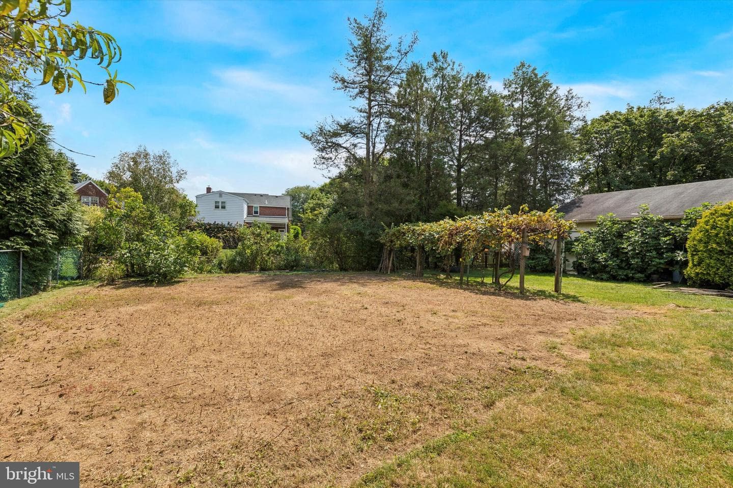 28 Grove Avenue photo 30