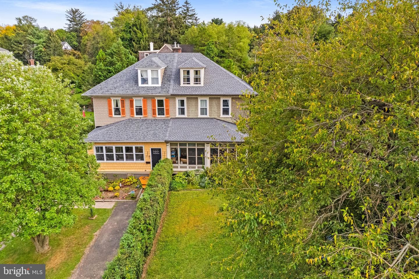 1635 Spring Avenue photo 2