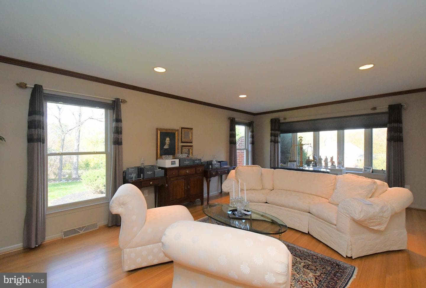 1501 Valley View Drive photo 5