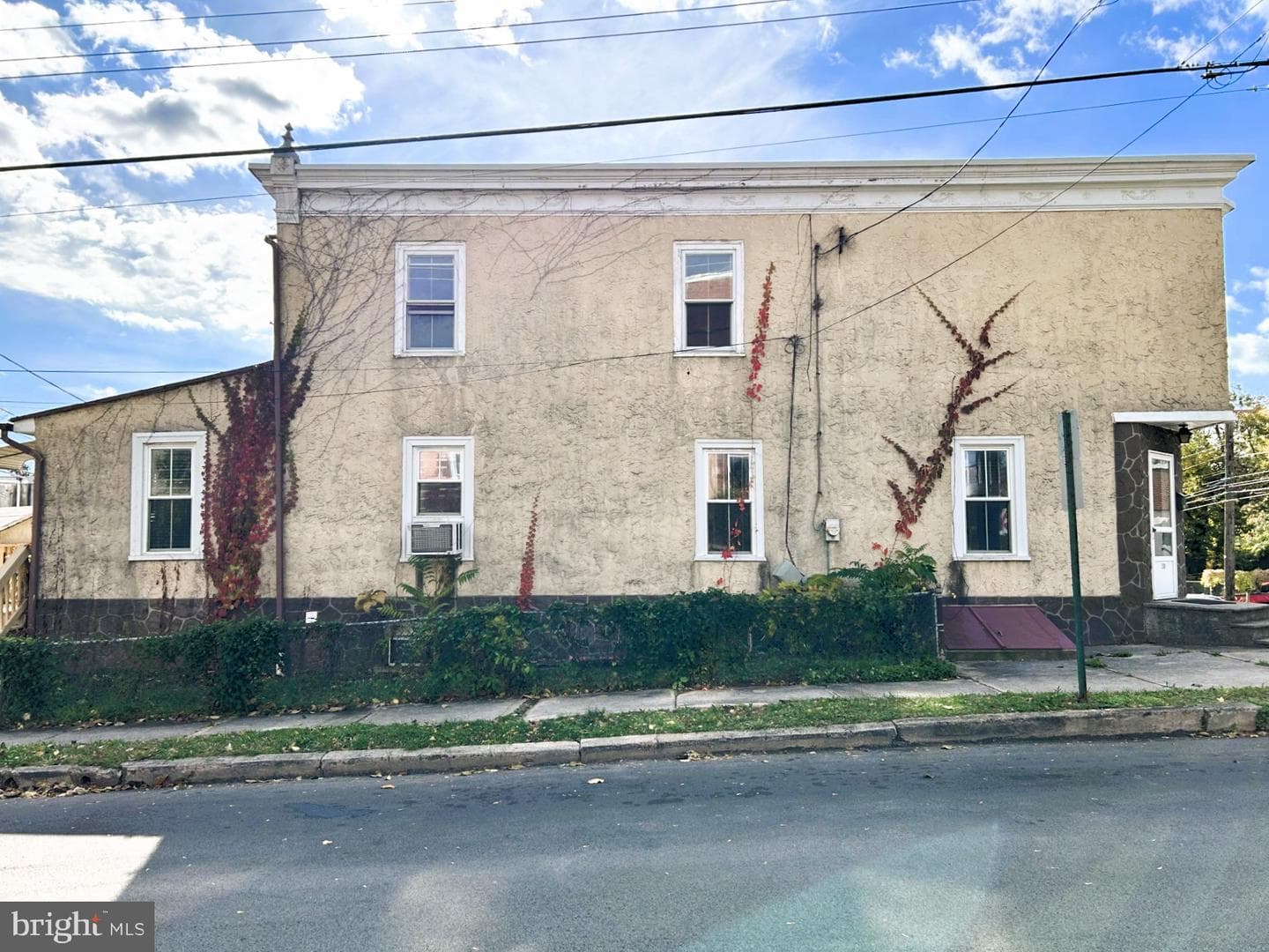 150 Forrest Avenue photo 3