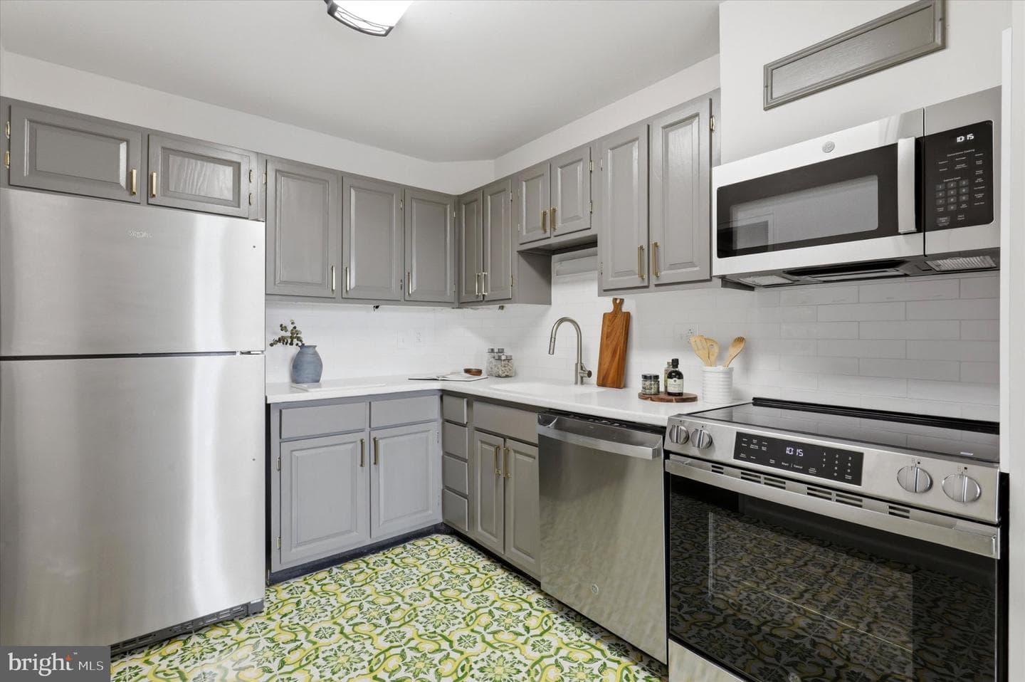 449 Montgomery Avenue #306 photo 8