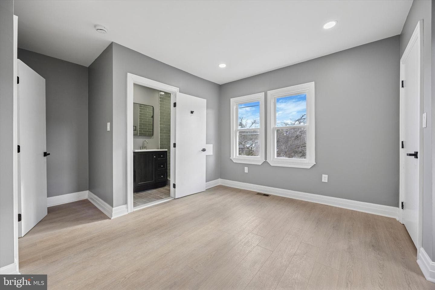 523 W Glenside Avenue photo 12