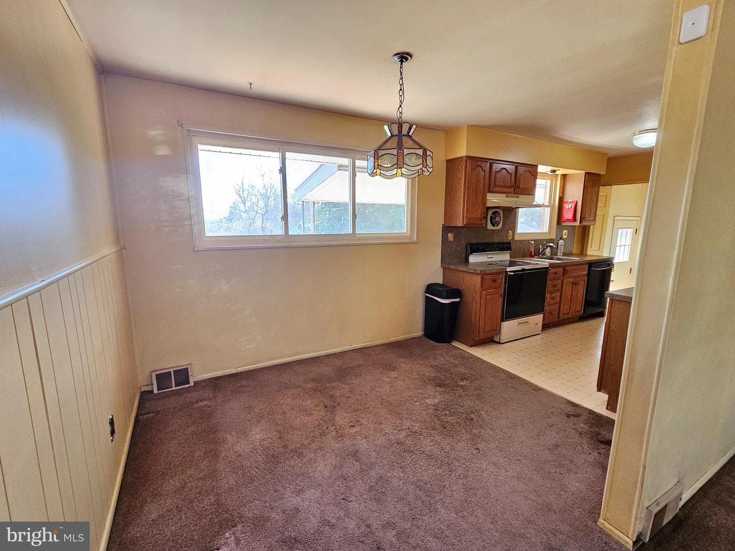 190 Hoover photo 5