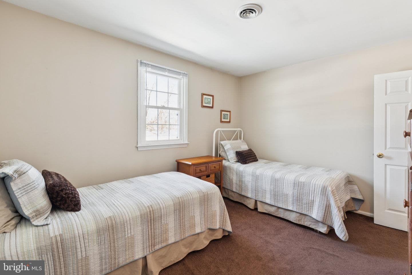 404 Enfield Road photo 22