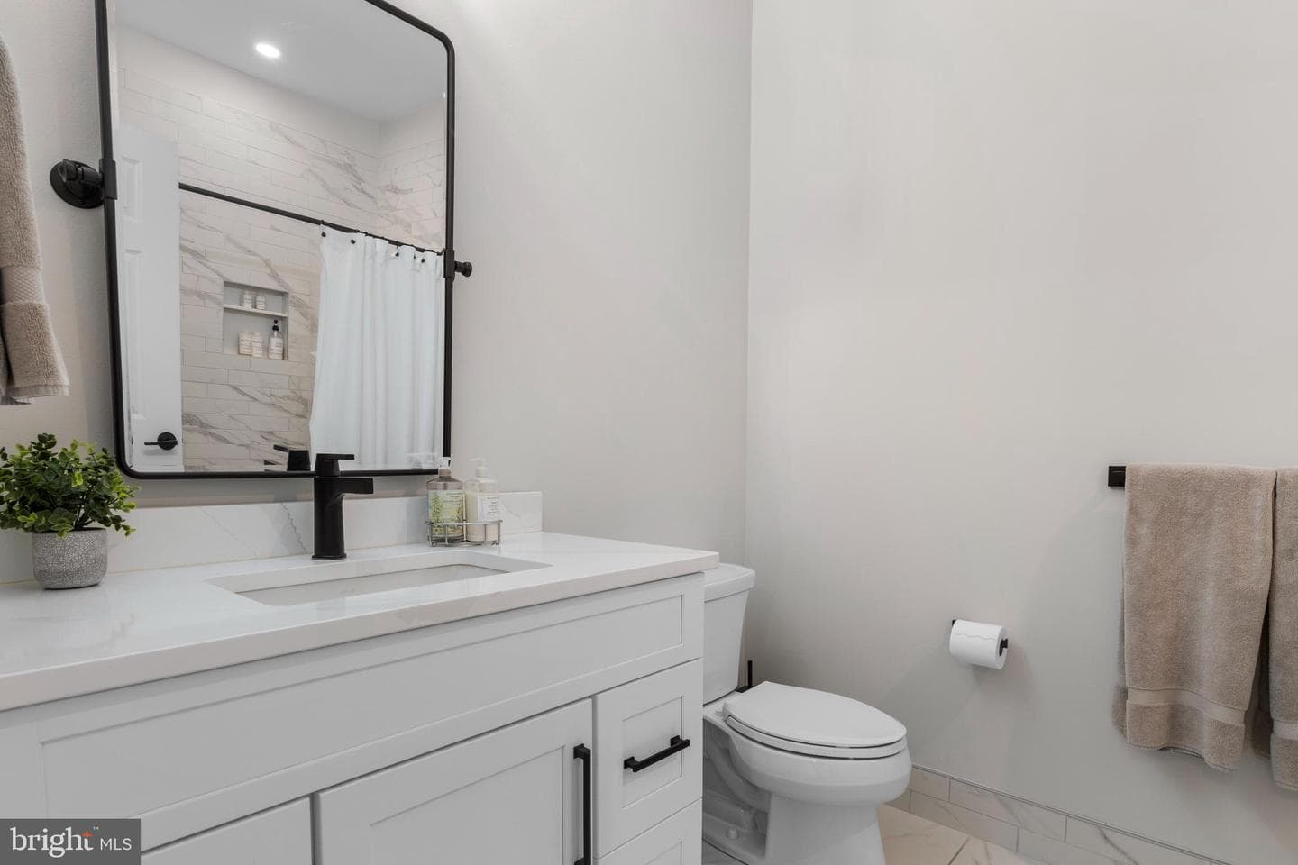 200 W Elm Street #1321 photo 20