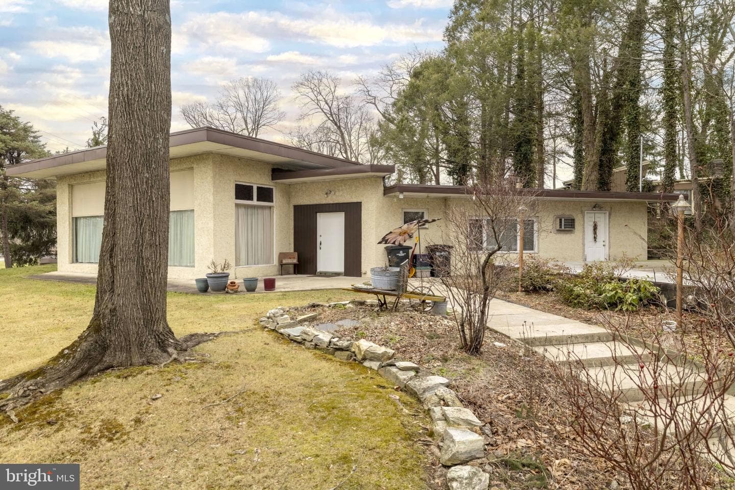 587 Moreland Road