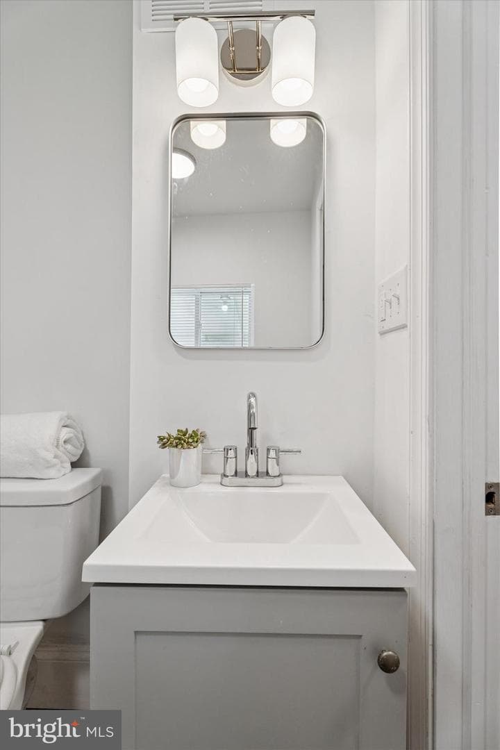 332 James Street photo 8
