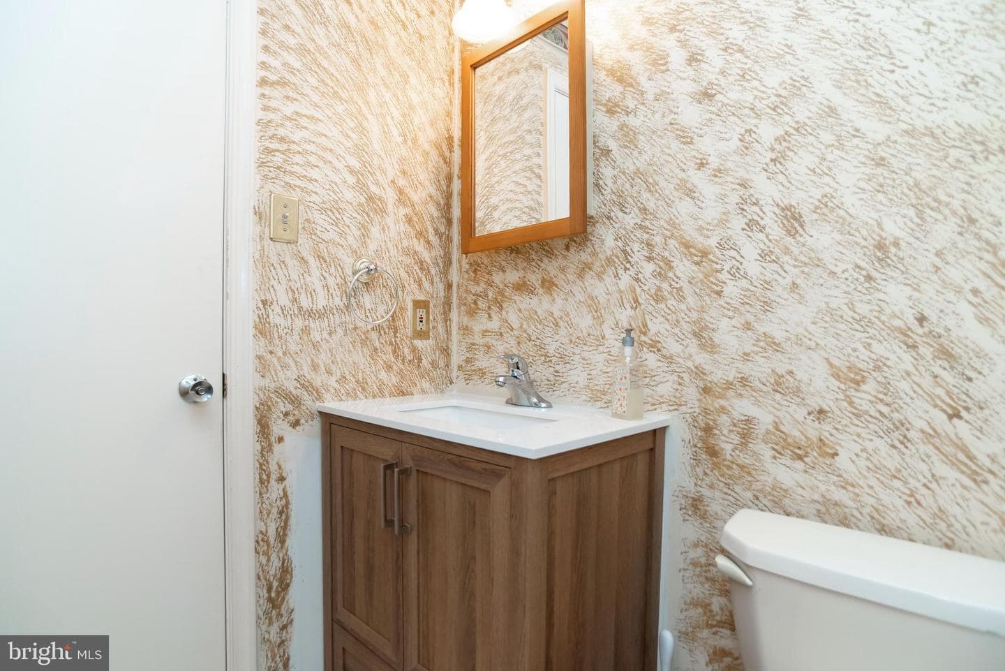 111 Sarahs Lane photo 14