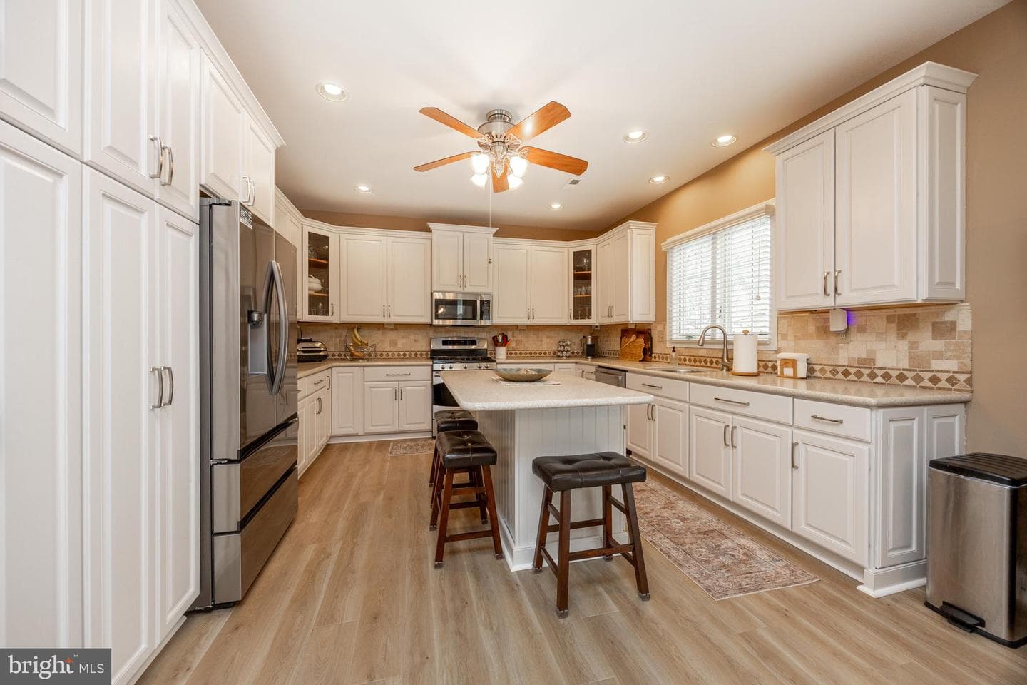 812 E Kennedy Road photo 8