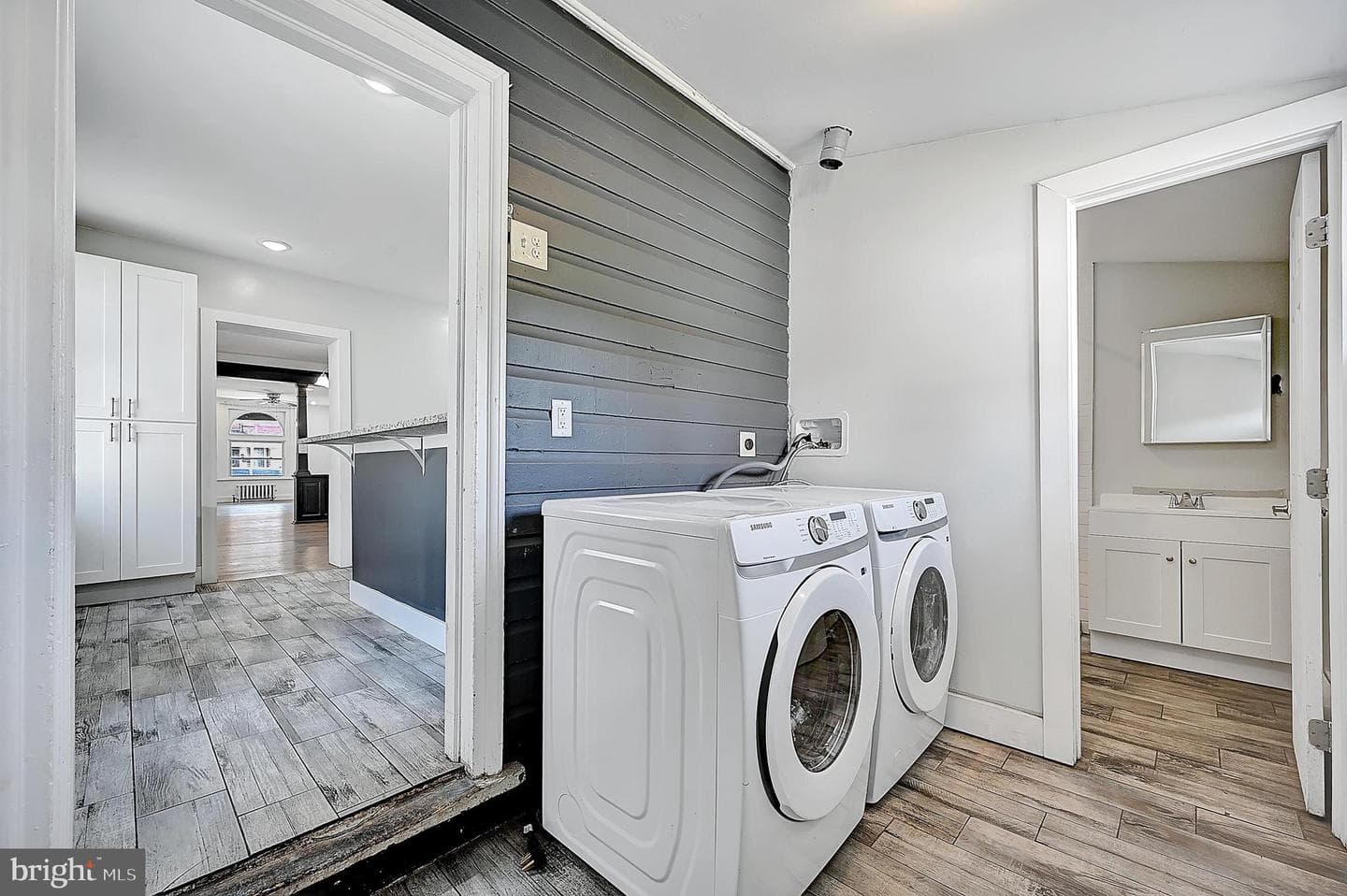 105 W Wood Street photo 20