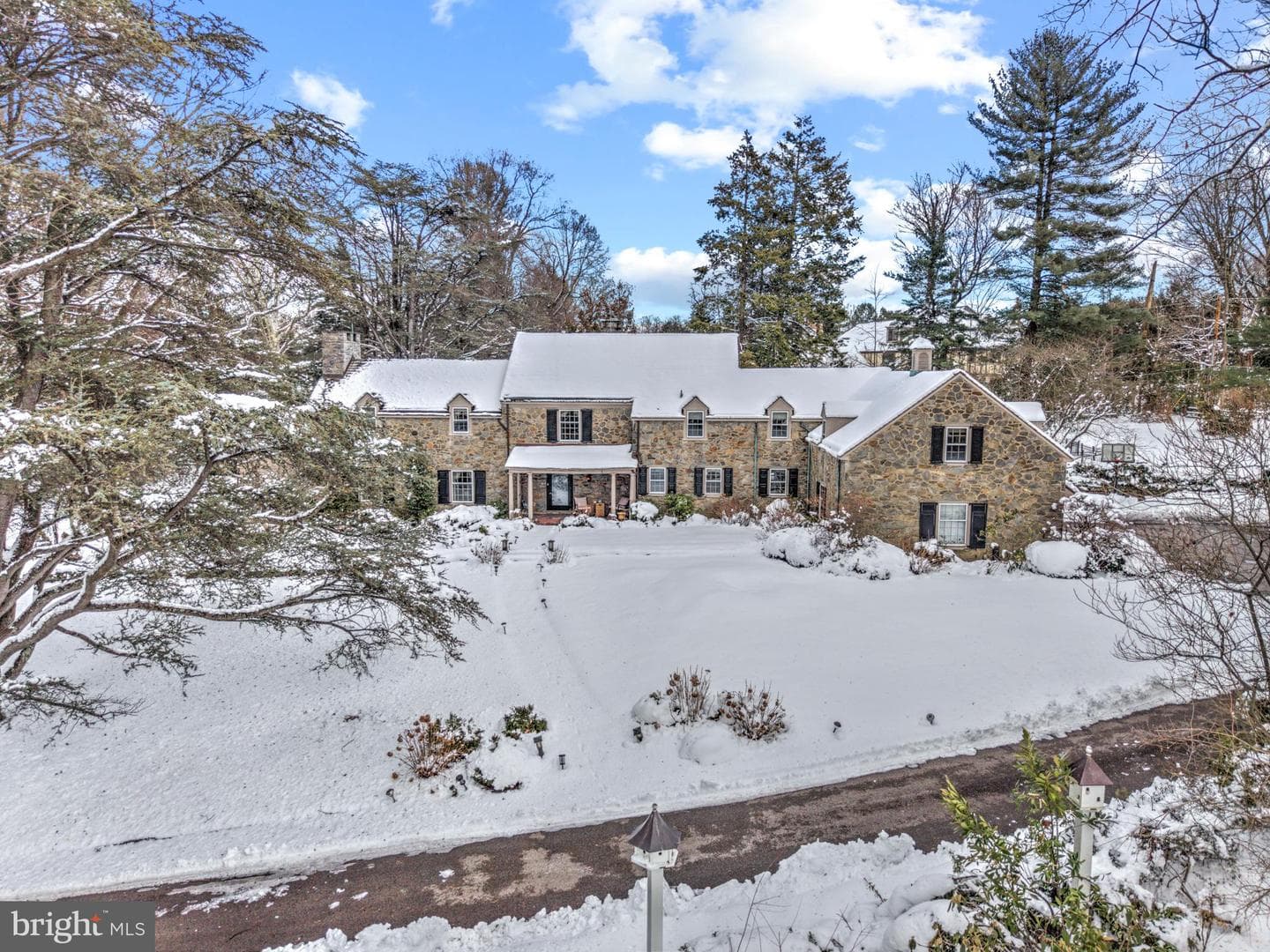 435 Garden Lane photo 2