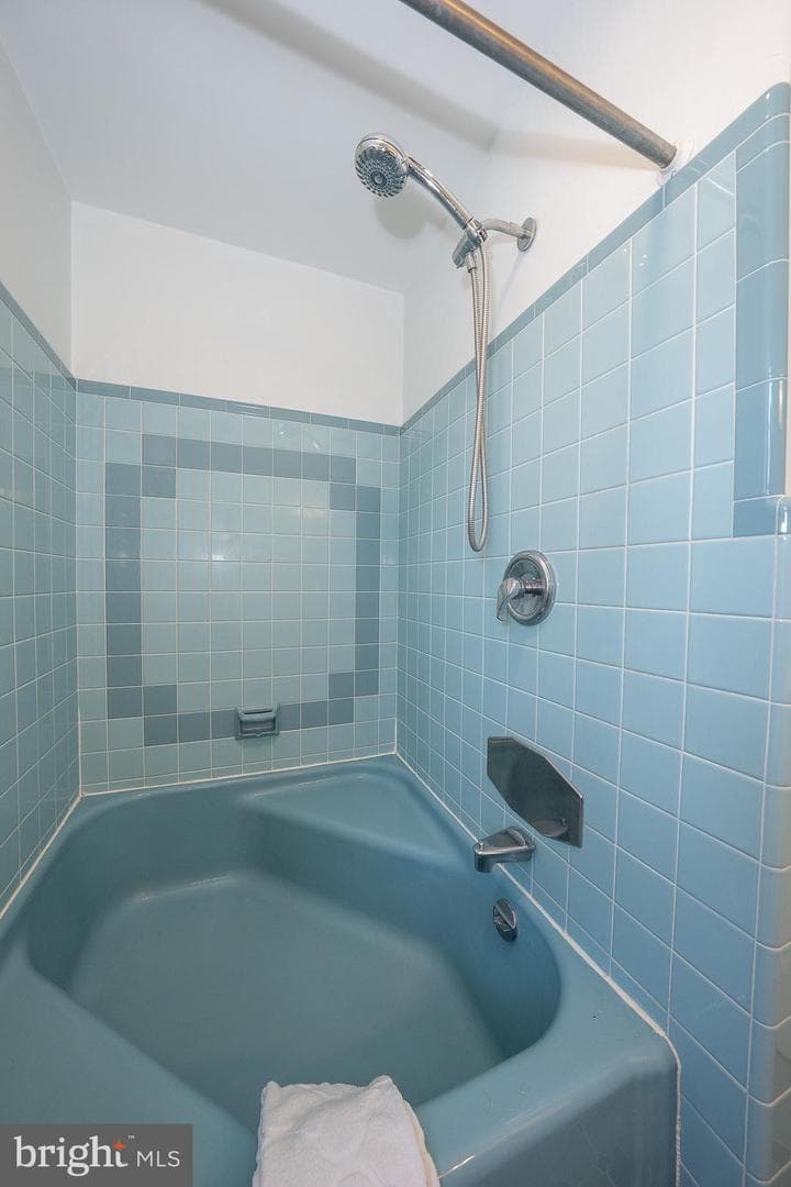 421 Wister Road photo 37