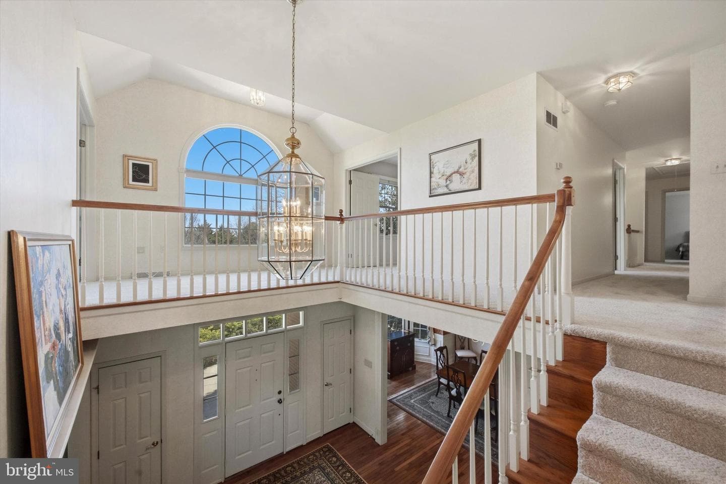 2594 Hillcrest Drive photo 4