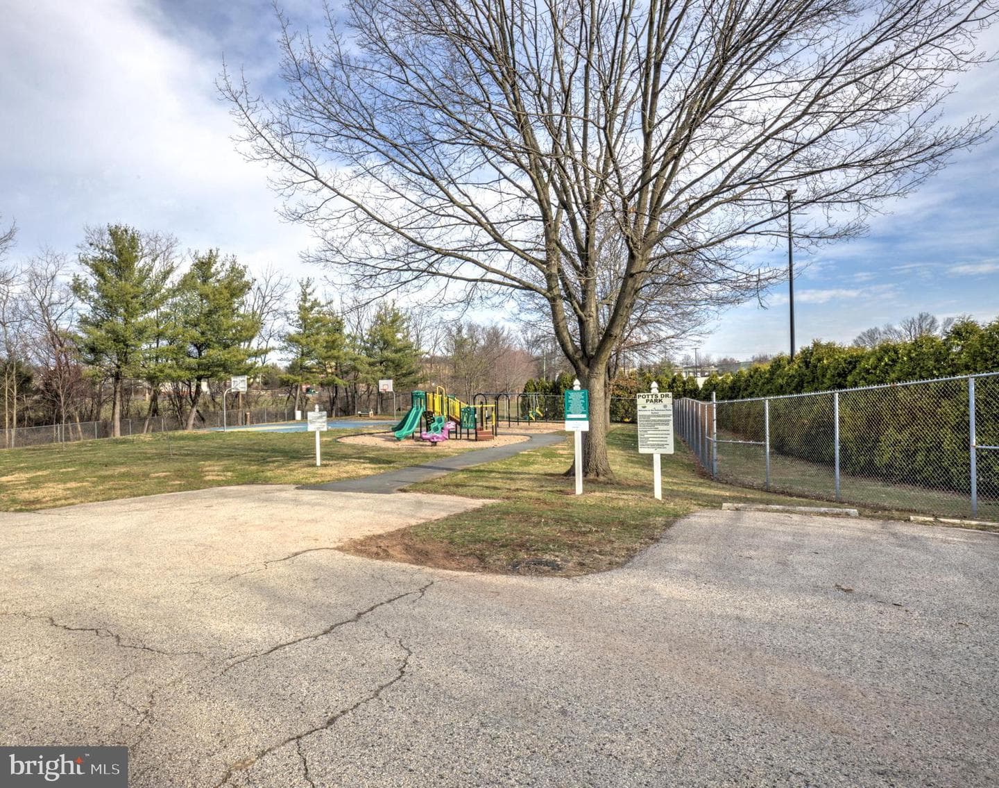 225 Potts Drive photo 31
