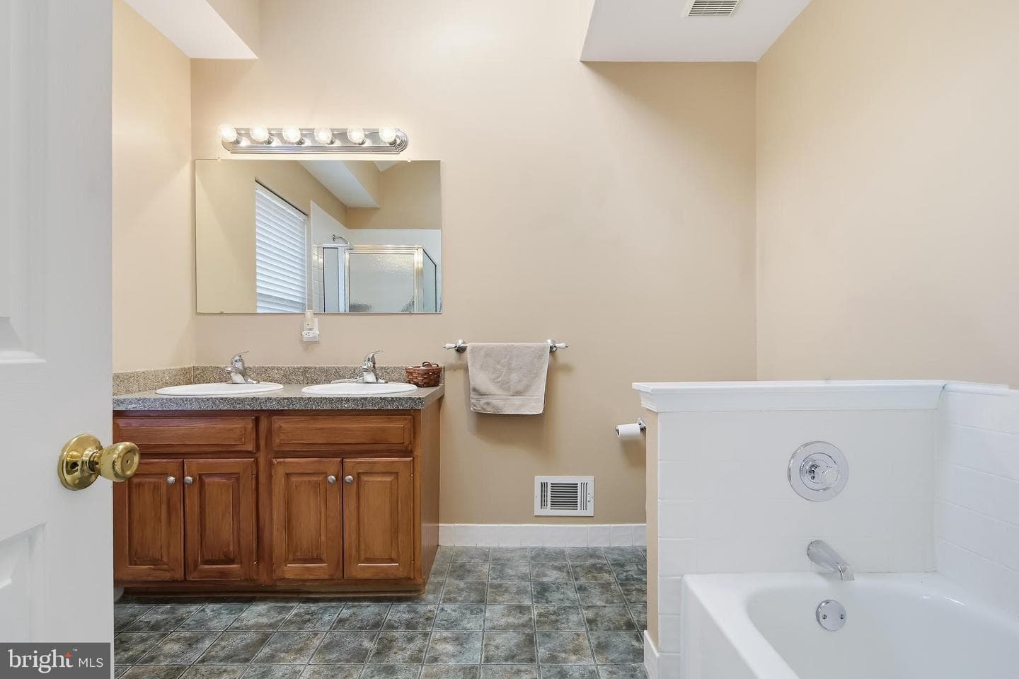 1503 Reagan photo 15