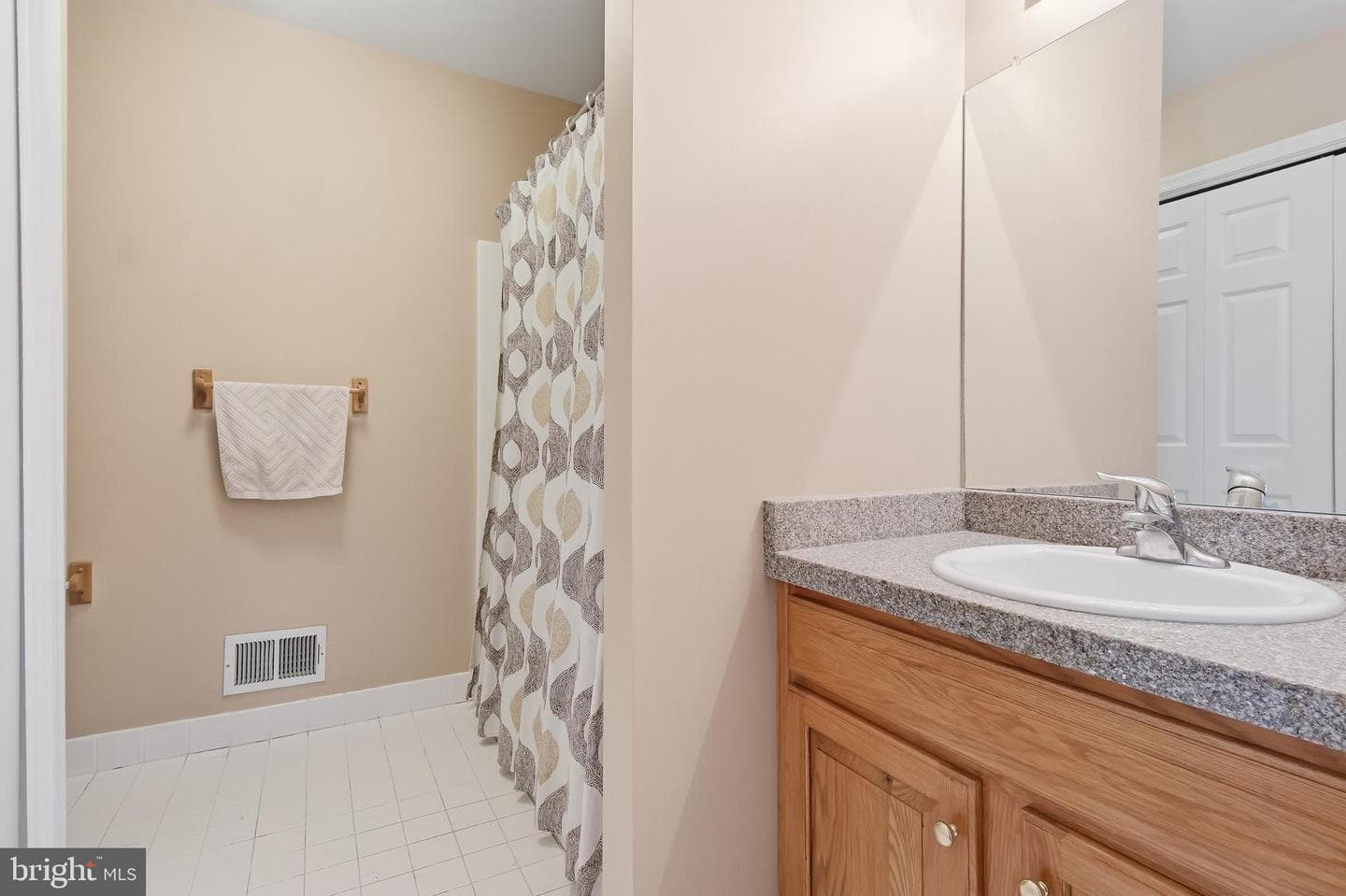 1503 Reagan photo 18