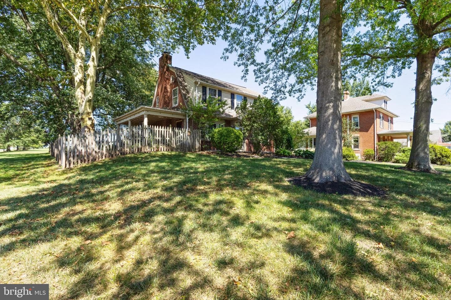 339 Maple Avenue photo 2