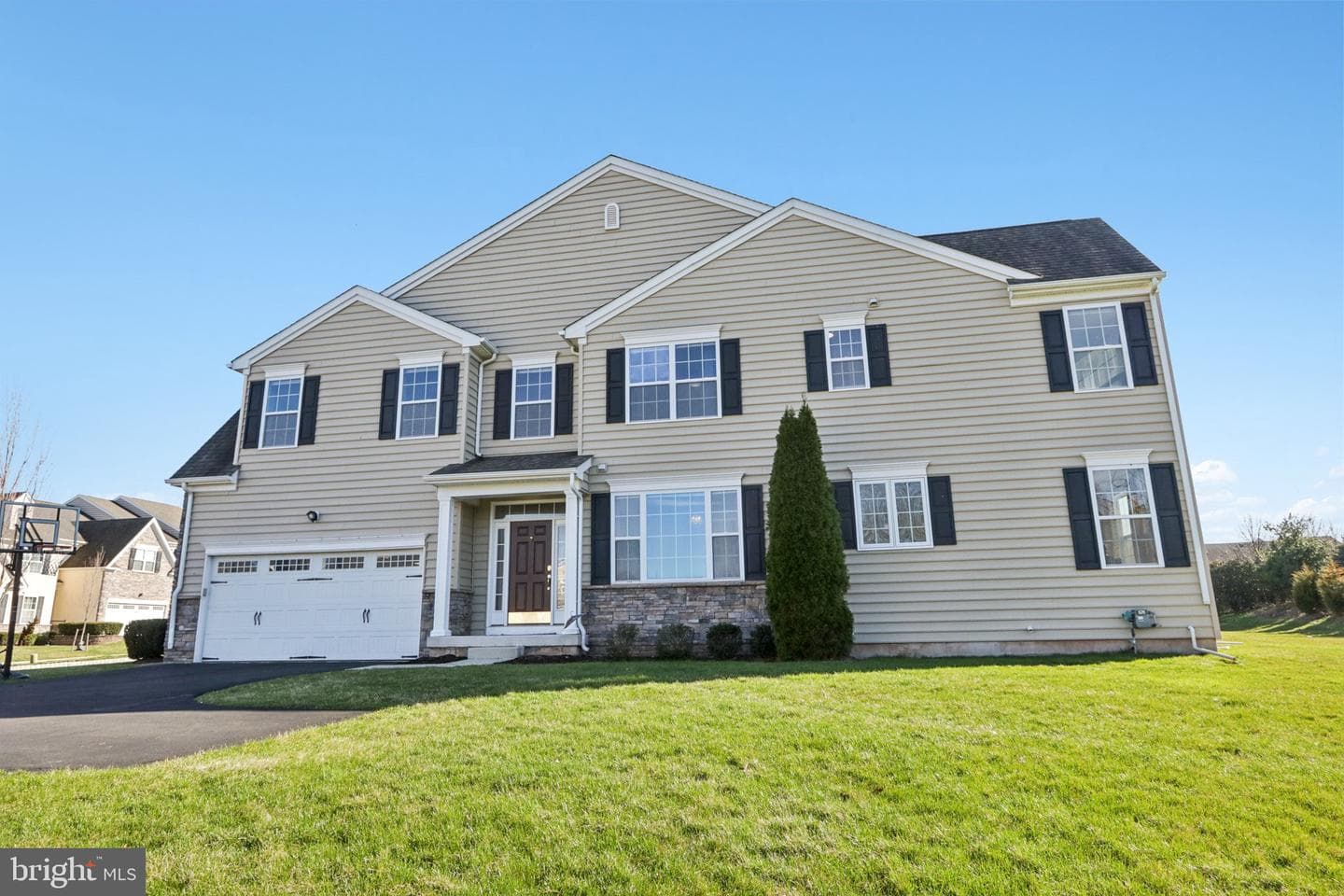 1035 Thorndale Drive photo 2