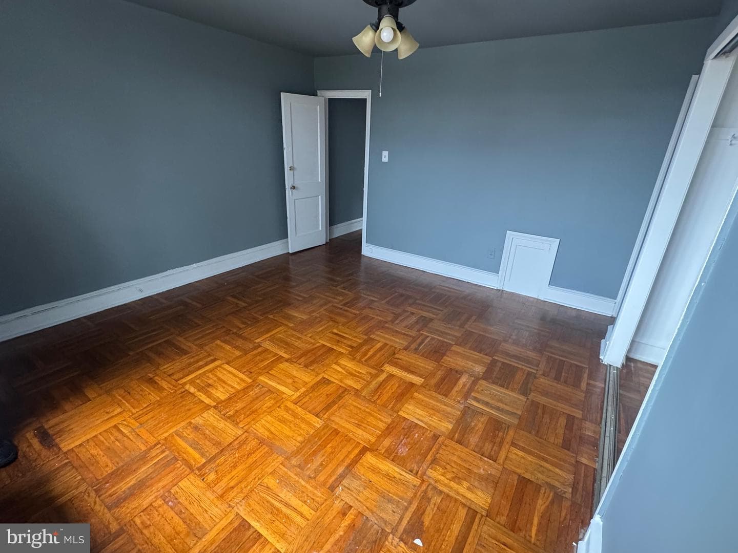 1825 Erlen Road photo 6